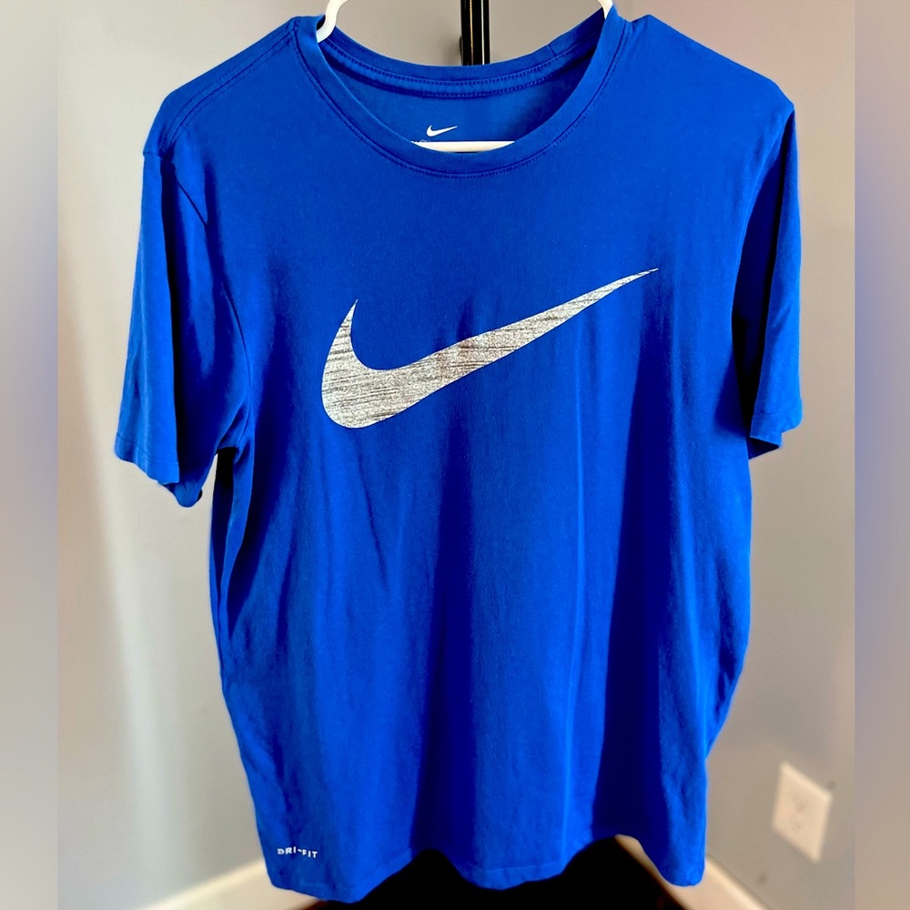 Men’s Nike shorts sleeved T-shirt